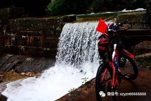 有种遗传叫“沈腾和妈妈”，两人长得有多像？